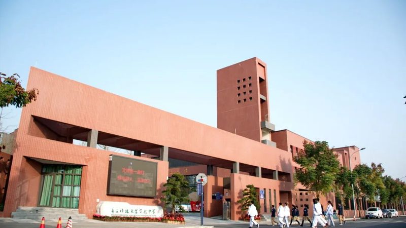 深圳连接器批发市场解析：价格背后的价值考量**
